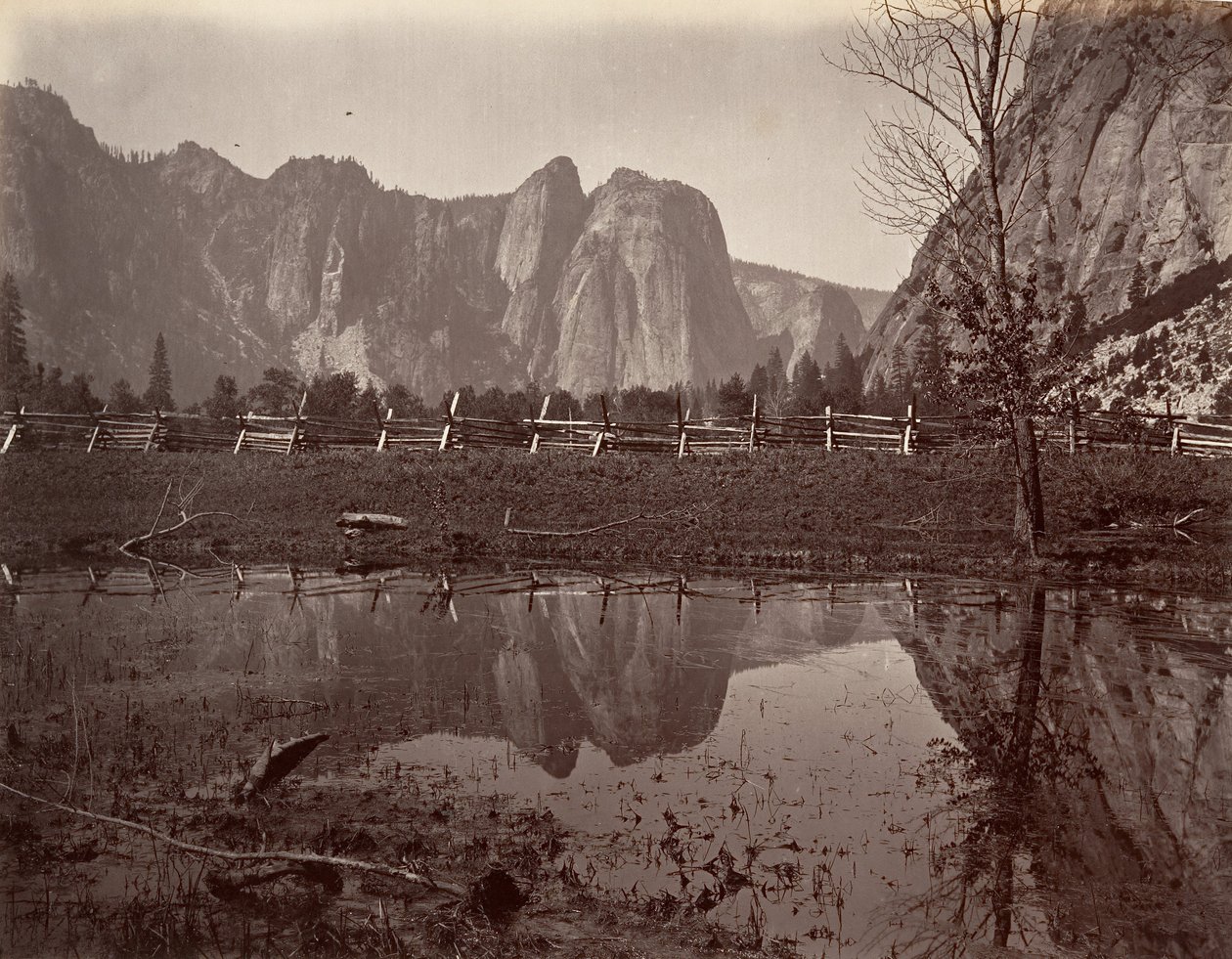 Cathedral Rocks, Yosemite, n. 1872, painettu n. 1876. tekijältä Carleton E. Watkins.