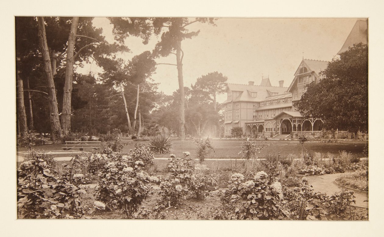 Hotel del Monte, Monterey, Rose Garden tekijältä Carleton E. Watkins