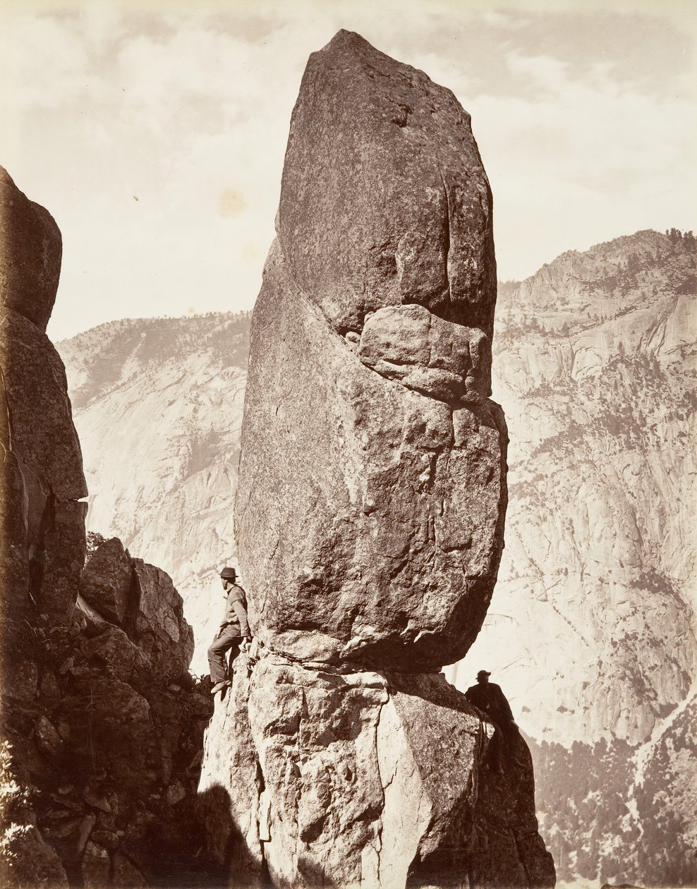 Magic Tower, Yosemite, n. 1872, painettu n. 1876. tekijältä Carleton E. Watkins.