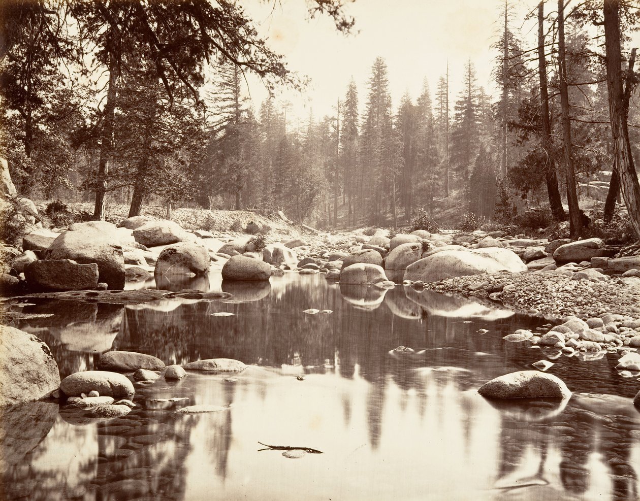 Merced River, n. 1872, painettu n. 1876. tekijältä Carleton E. Watkins.