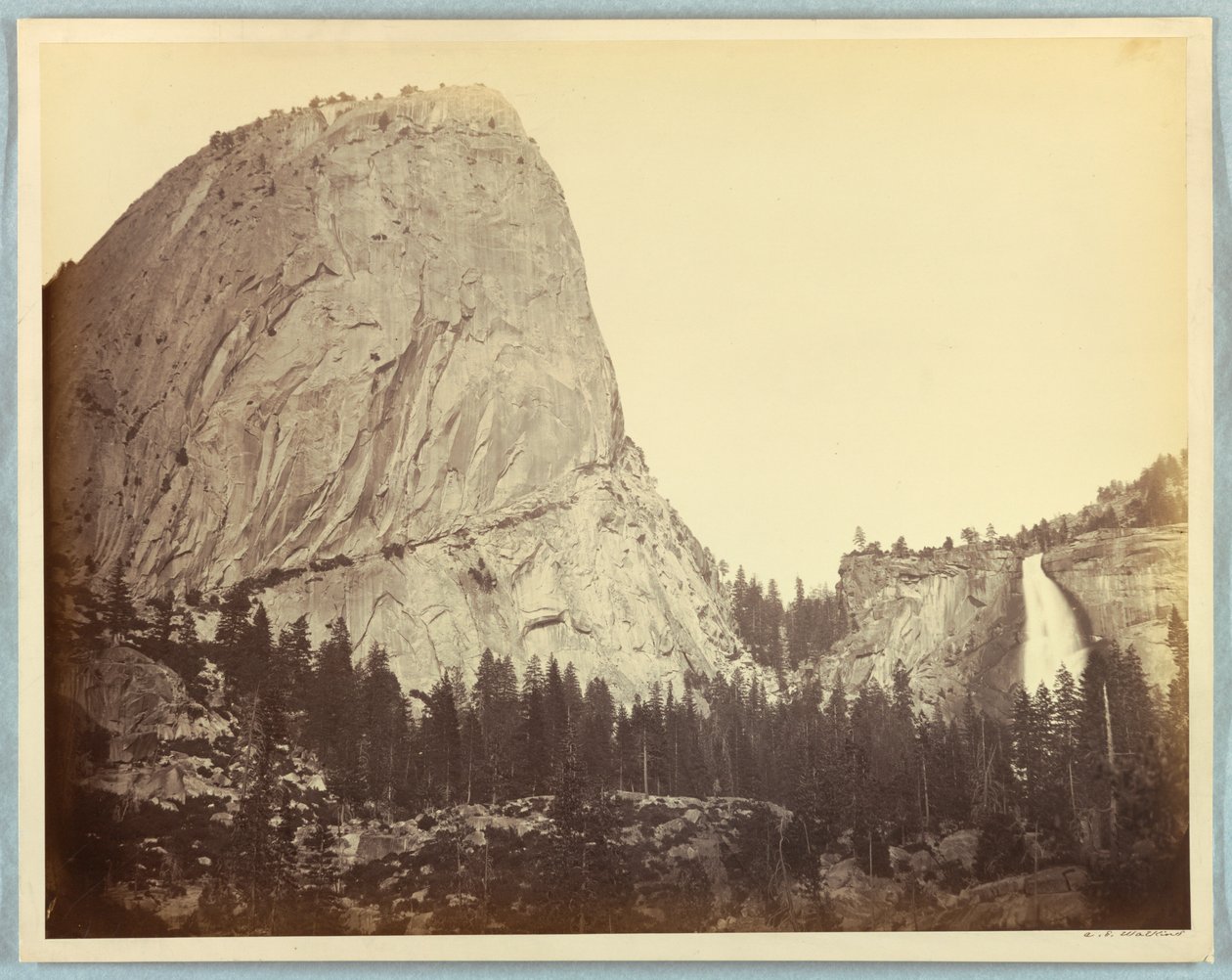 Mount Broderick, Nevada Falls, 700 jalkaa, Yosemite tekijältä Carleton E. Watkins