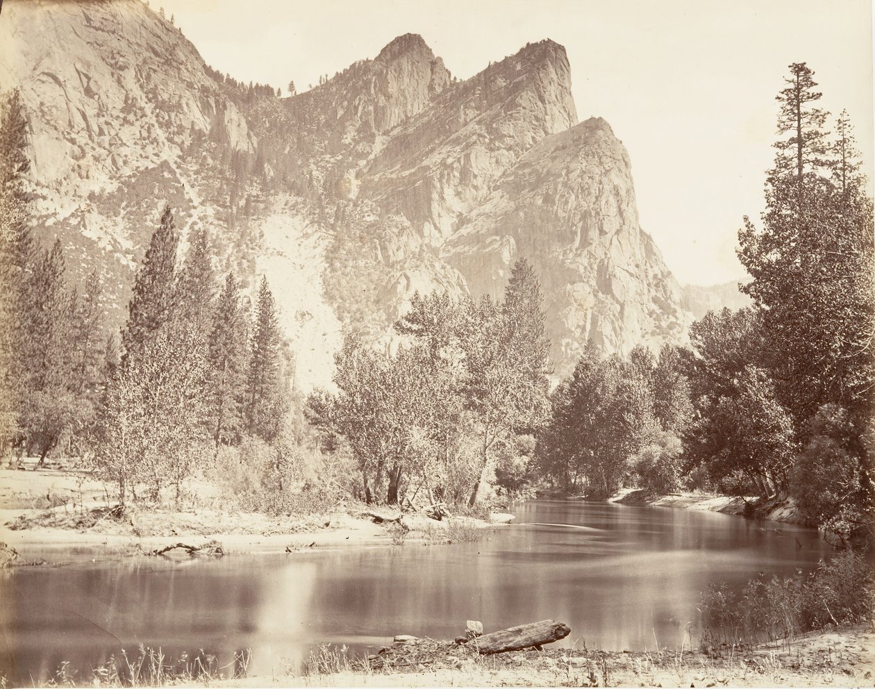 Kolme veljestä, Yosemite, n. 1872, painettu n. 1876. tekijältä Carleton E. Watkins.