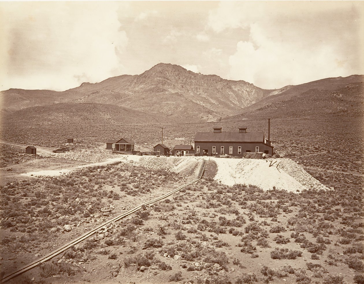 Sutro-tunnelin rakennukset, 1875, painettu n. 1876. tekijältä Carleton Emmons Watkins