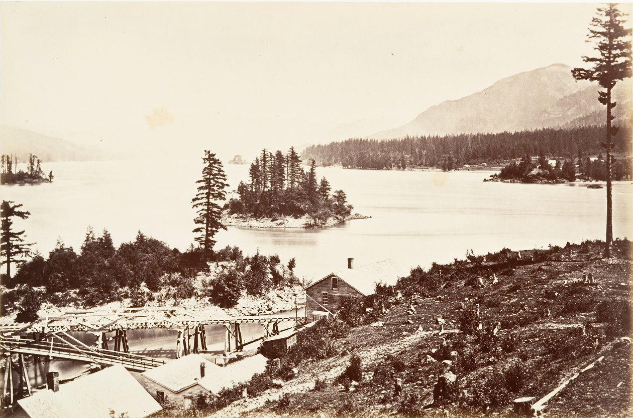 Islands in the Upper Cascades, Oregon, 1867, painettu n. 1876. tekijältä Carleton Emmons Watkins