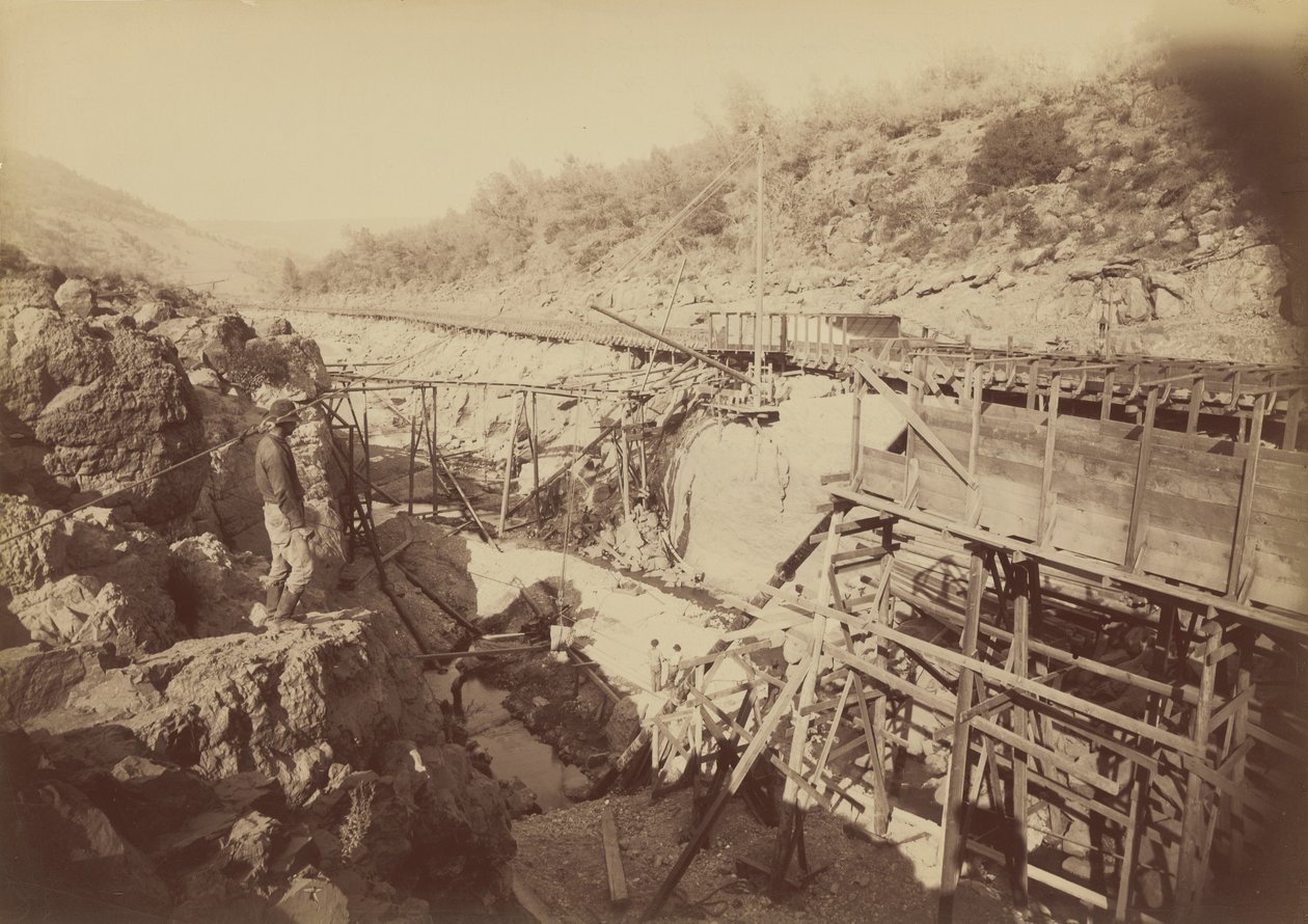Hissin laittaminen, Golden Feather, Oroville,1891 (kuva) tekijältä Carleton Emmons Watkins