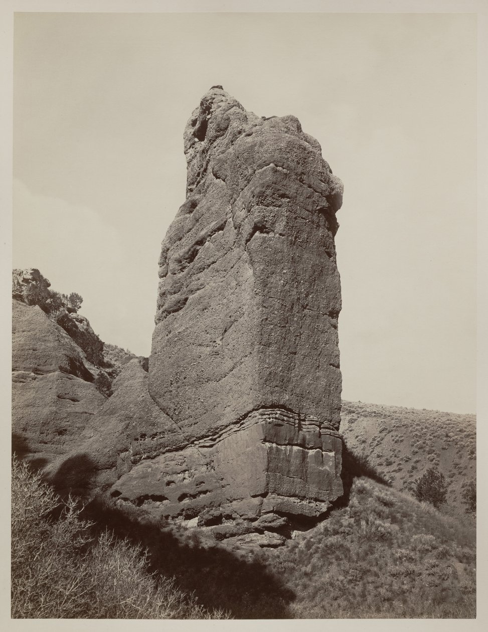 Sentinel Rock, Echo Canyon, Utah, 1873-74 tekijältä Carleton E. Watkins