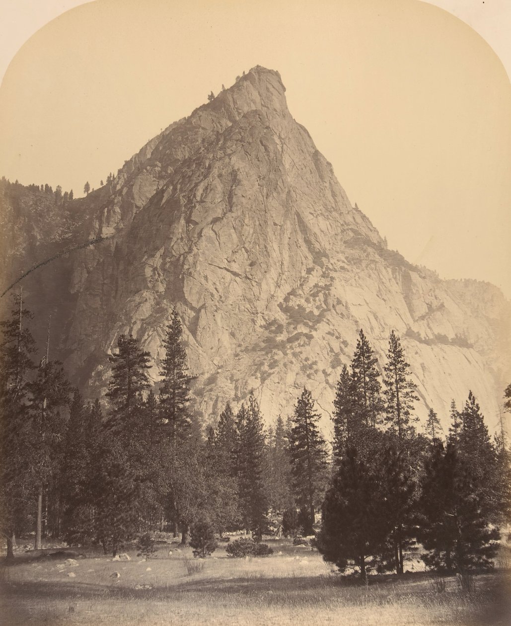Kolme veljestä, näkymä edestä, 4480 jalkaa, 1861. tekijältä Carleton Emmons Watkins