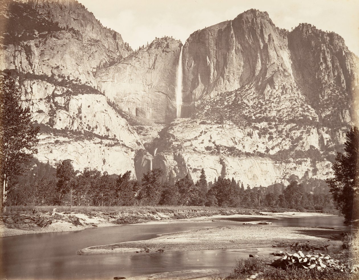 Yosemite Falls, 2 634 jalkaa, n. 1872, painettu n. 1876. tekijältä Carleton Emmons Watkins