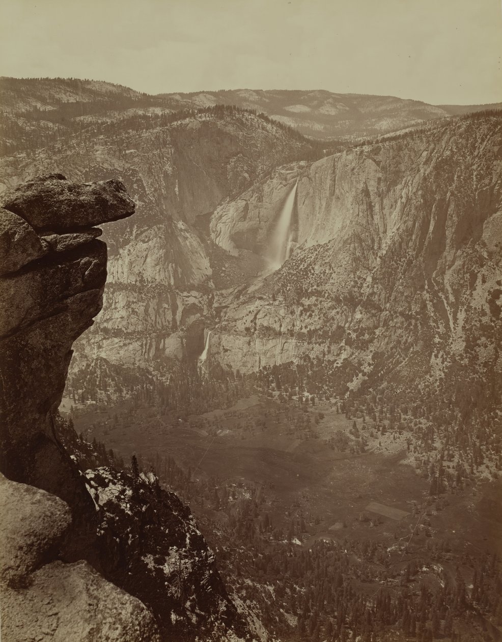 Yosemite Falls Glacier Pointista, 1865-66, painettu n. 1875. tekijältä Carleton Emmons Watkins