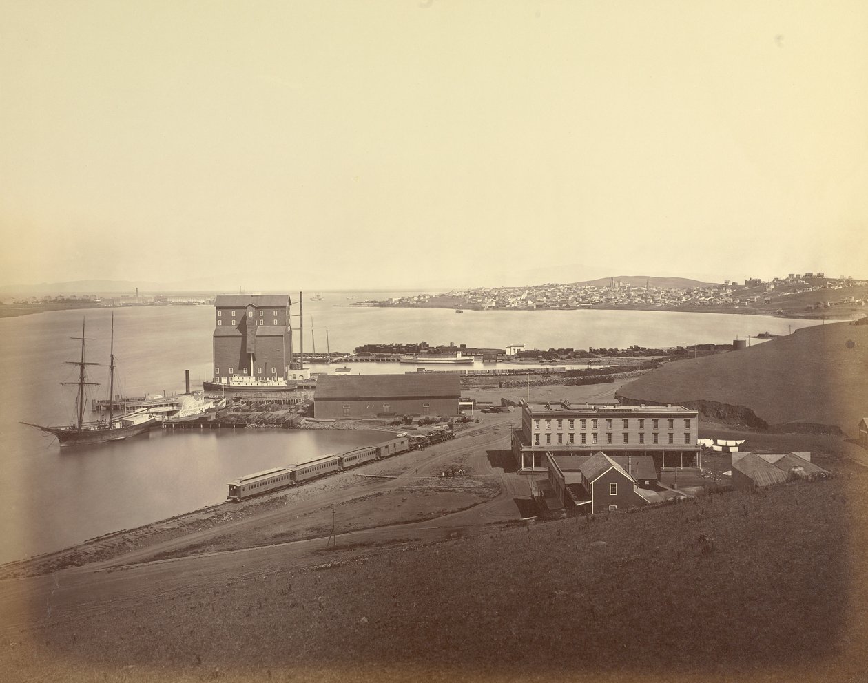 [Vallejon kaupunki eteläisestä Vallejosta nähtynä] tekijältä Carleton Watkins