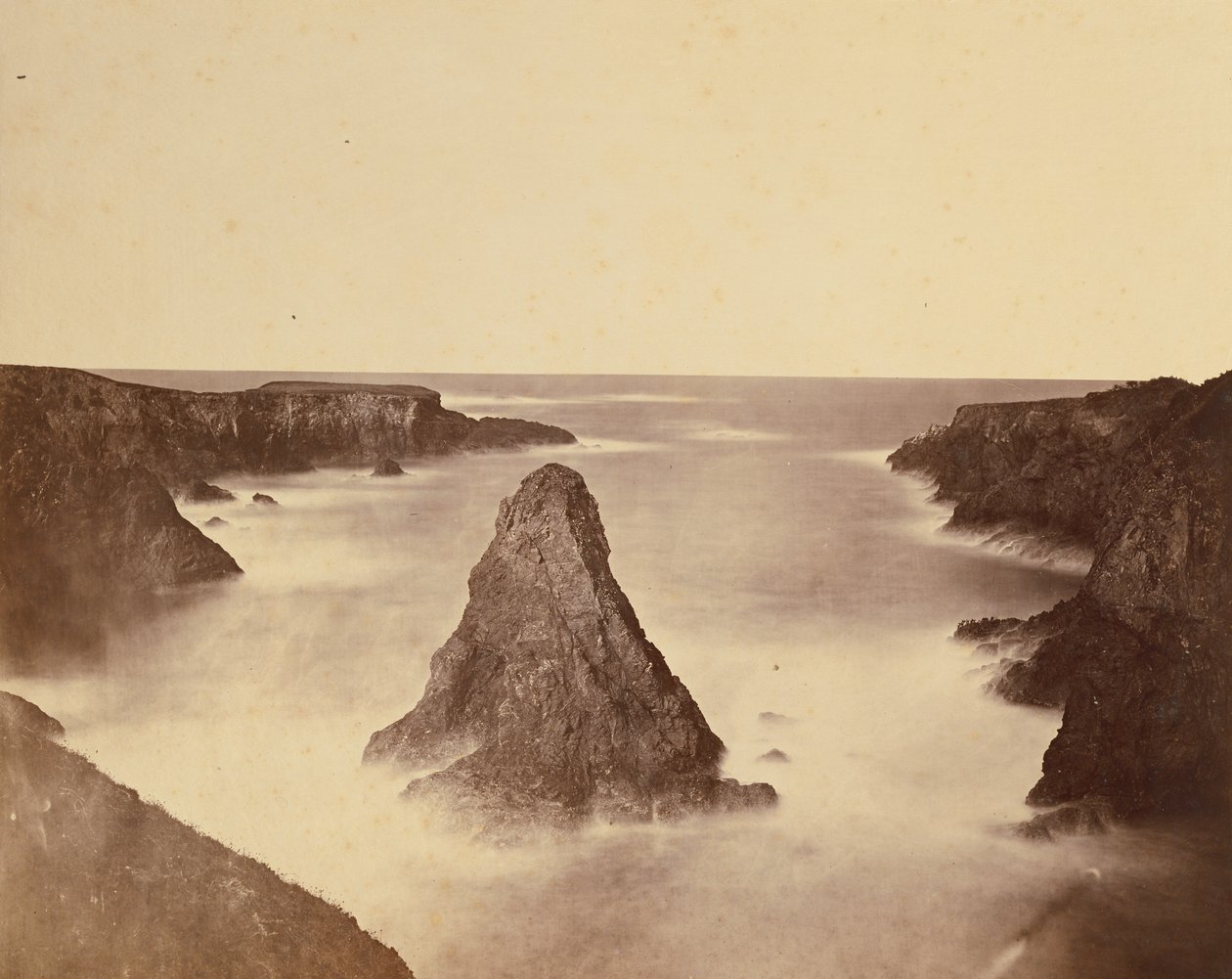 [Rannikkonäkymä nro 1] / [Rannikkonäkymä, Mendocino] tekijältä Carleton Watkins
