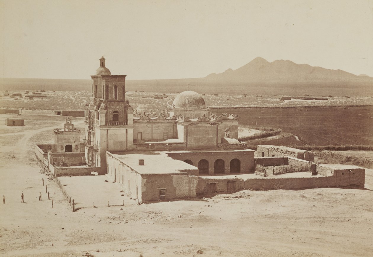[Yleisnäkymä San Xavierin lähetysasemasta Arizonassa] tekijältä Carleton Watkins