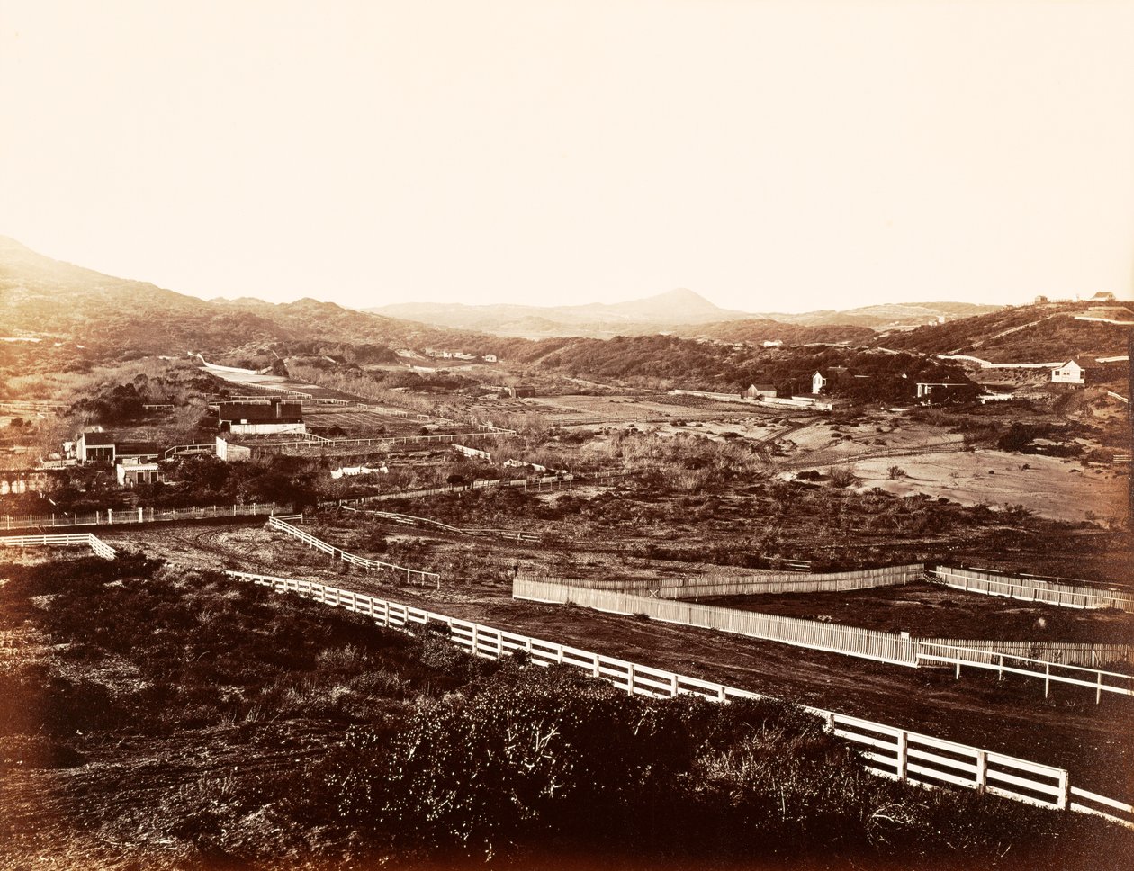 [Yksinäinen vuori, orpokodista] tekijältä Carleton Watkins