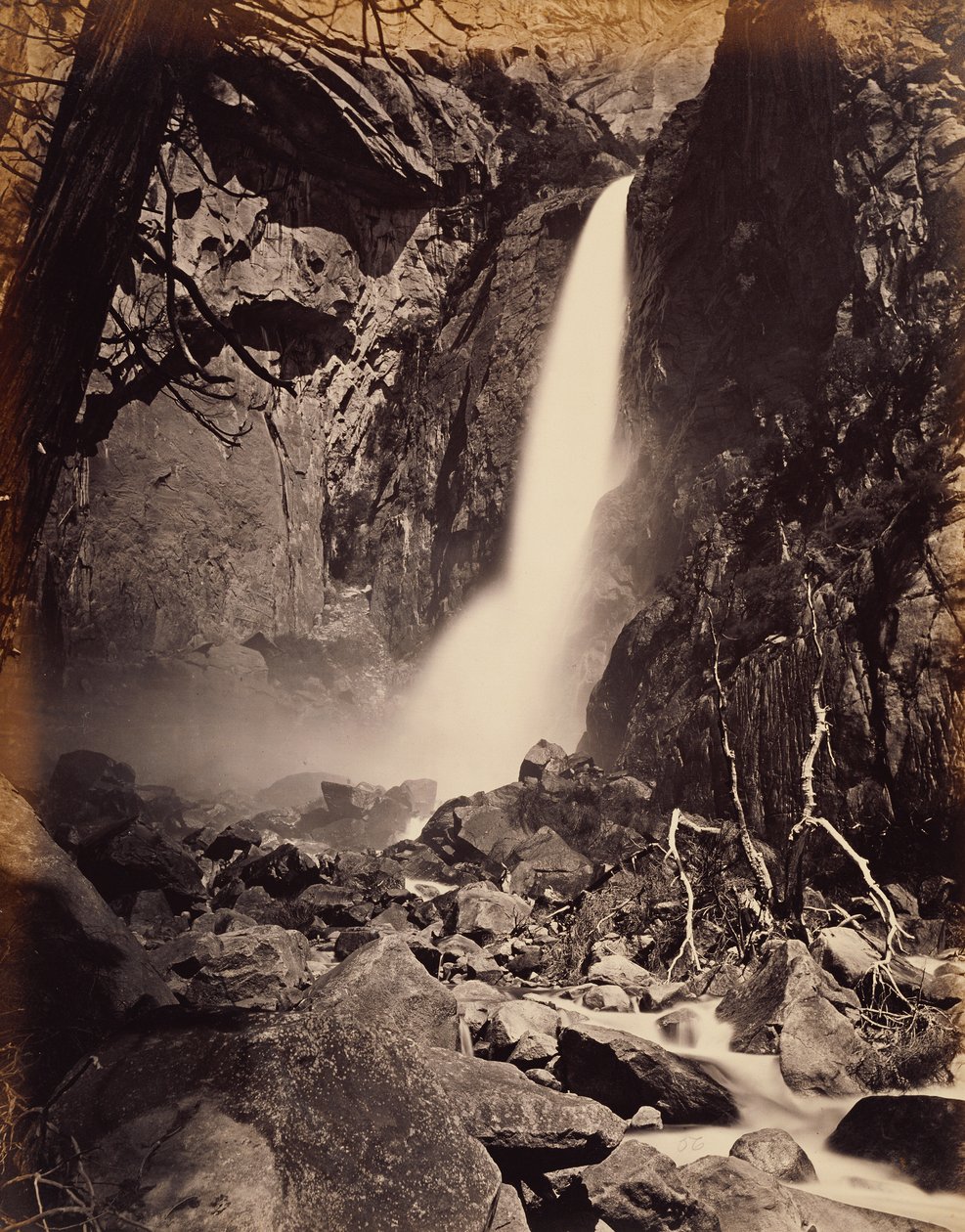 [Alempi Yosemiten putous, 418 jalkaa] tekijältä Carleton Watkins