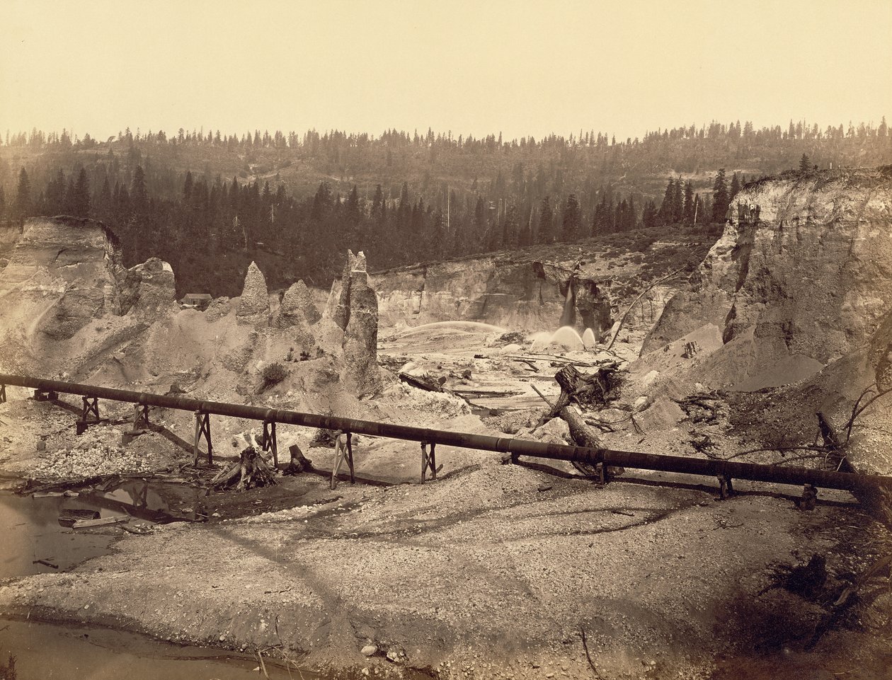 Malakoffin kaivaukset, North Bloomfield, Nevadan piirikunta, Kalifornia tekijältä Carleton Watkins