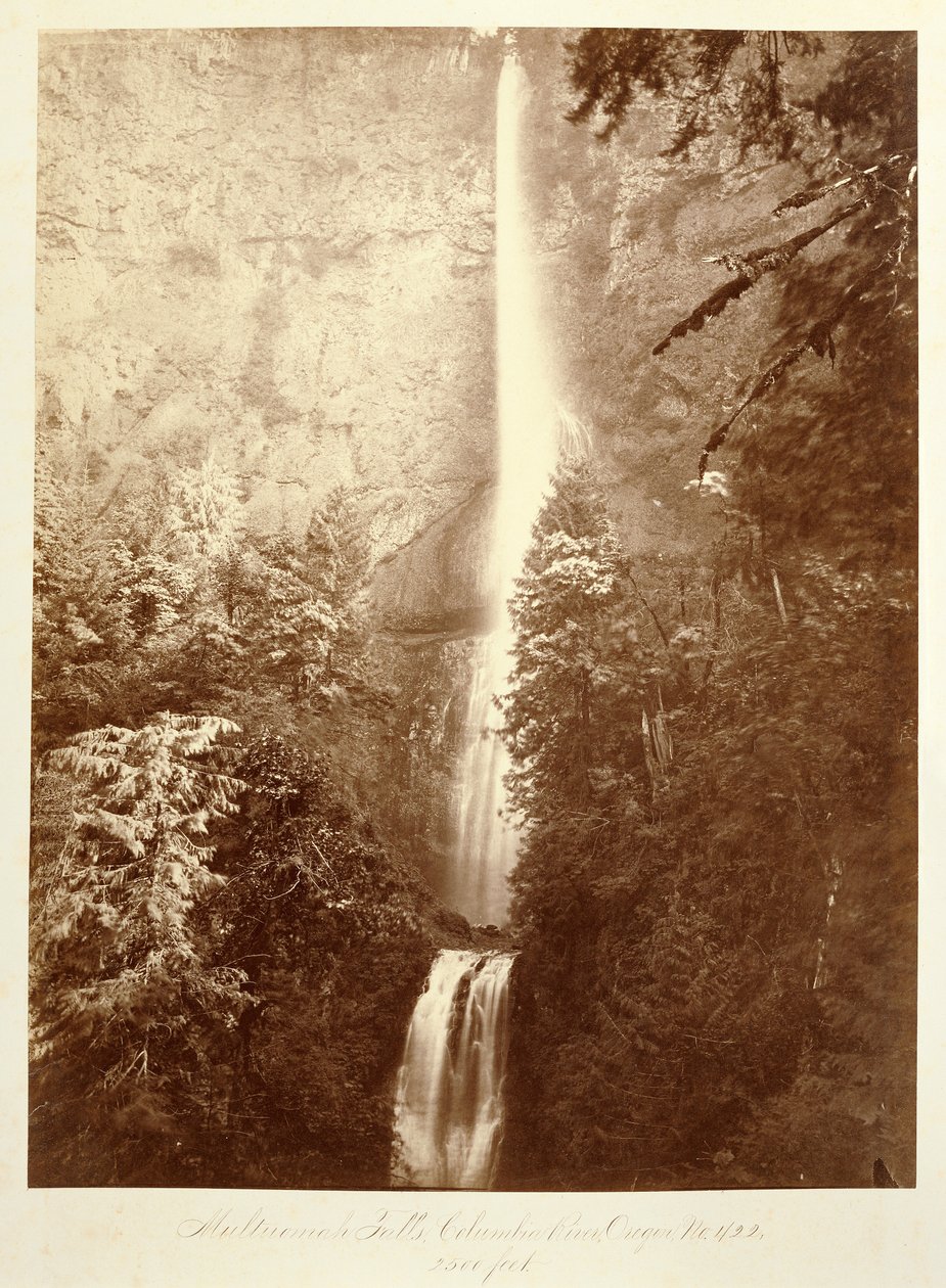 Multnomah Falls, Columbiajoki, Oregon, 2500 jalkaa. tekijältä Carleton Watkins