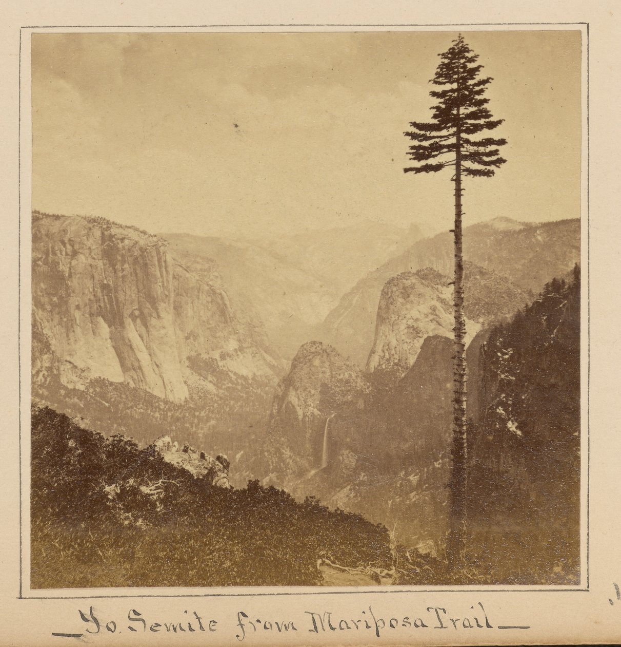 Yosemiten laakso teoksesta "Best General View", Mariposa Trail tekijältä Carleton Watkins