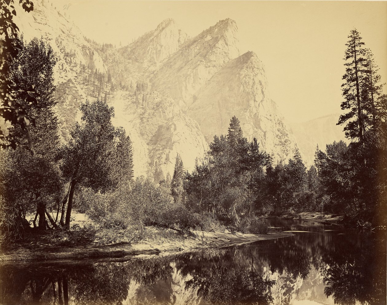 [Three Brothers, 4480 jalkaa] tekijältä Carleton Watkins