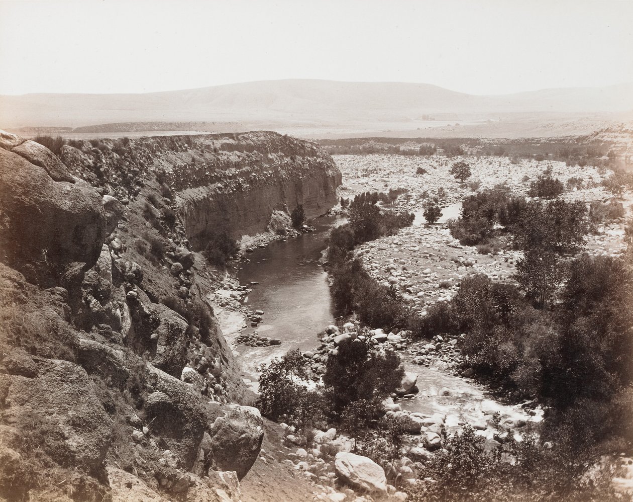 Nimetön [puromaisema] tekijältä Carleton Watkins