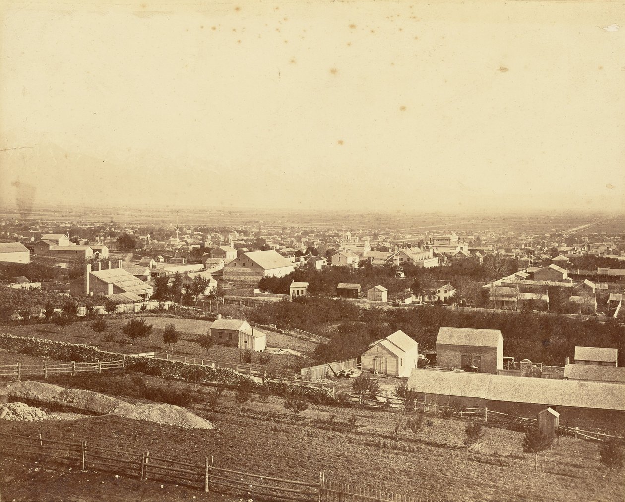 [Utah] / [Näkymä Salt Lake Cityyn, Utahiin] tekijältä Carleton Watkins