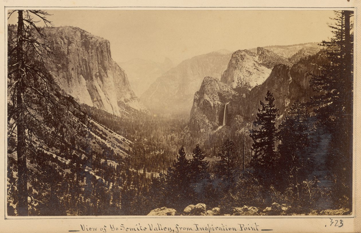 Yosemiten laakso Mariposa Traililta nähtynä tekijältä Carleton Watkins