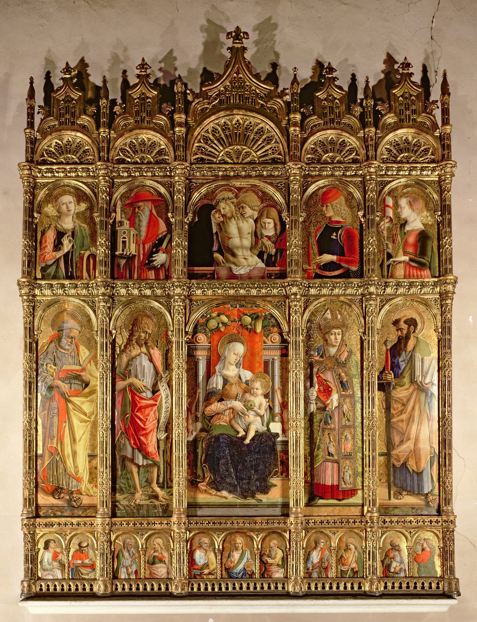 Madonna ja lapsi pyhimysten kanssa, polyptyykki, 1473 (tempera paneelilla) tekijältä Carlo Crivelli