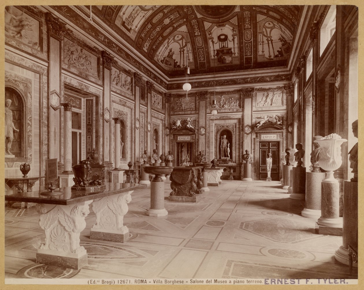 Rooma - Villa Borghese - pohjakerroksen museosali tekijältä Carlo Brogi