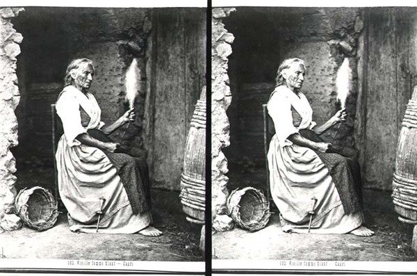 Old Woman Spinning, Capri, n. 1865 (m/v kuva) tekijältä Carlo Naya