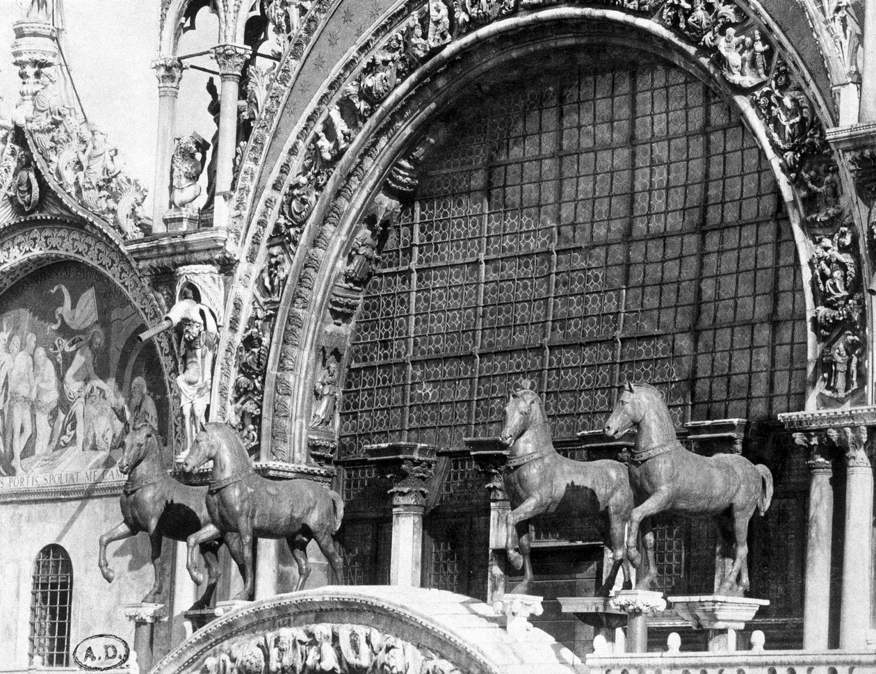 Venetsian San Marcon basilikan hevoset - valokuvaus C. Naya tekijältä Carlo Naya