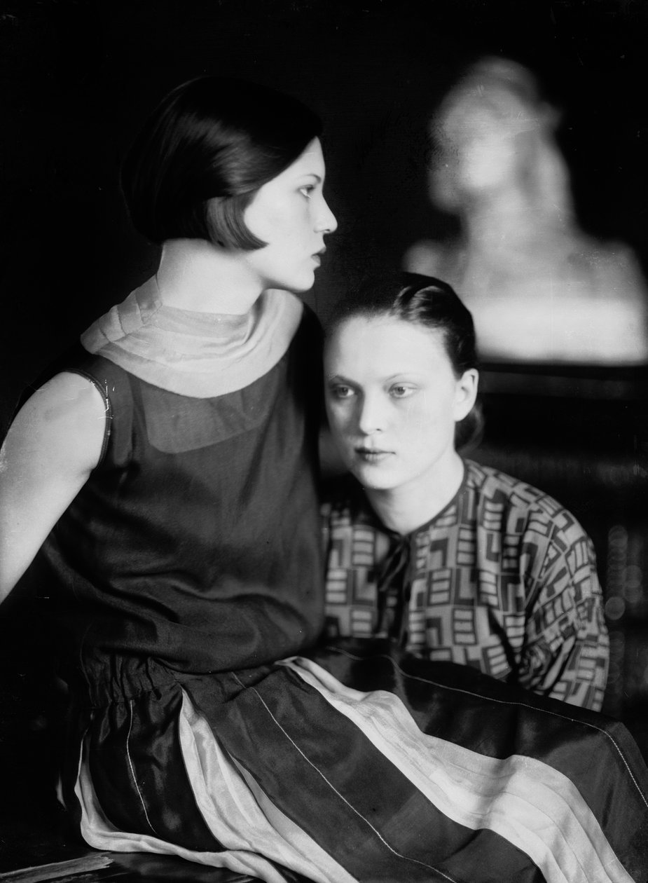 Wanda ja Marion Wulzin muotokuva, Trieste, n. 1920 (lasilevy) tekijältä Carlo Wulz