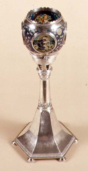 Plique-a-jour emaloitu valaisin, 1905-12 (metalli & emali) tekijältä Carrie Copson