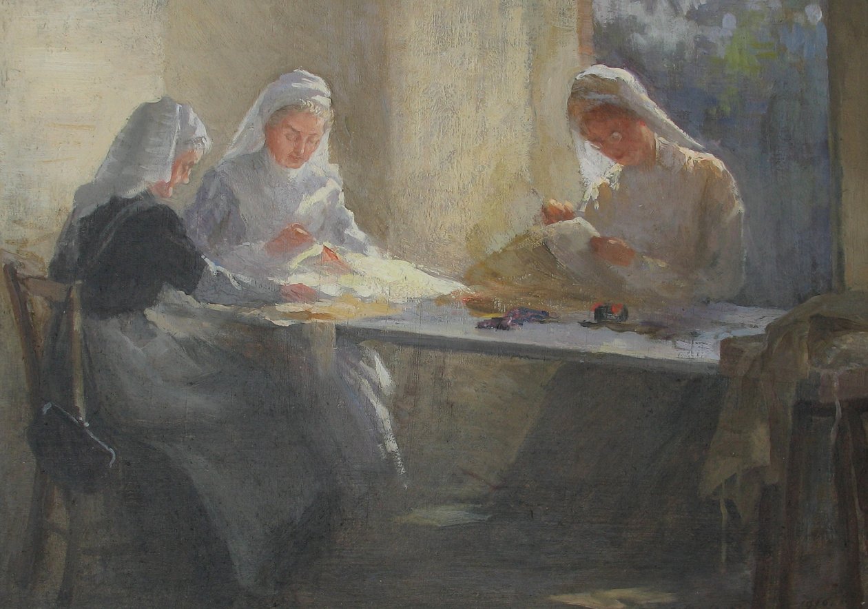 Kensington War Hospital Supply Depot (Kensington Square), Kolme sairaanhoitajaa istumassa pöydän ääressä ompelemassa, n. 1916 (öljy kankaalle) tekijältä Catherine Ouless