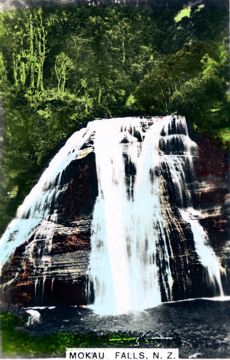 Mokau Falls, North Island, Uusi-Seelanti, 1920-luku. tekijältä Cavenders Ltd
