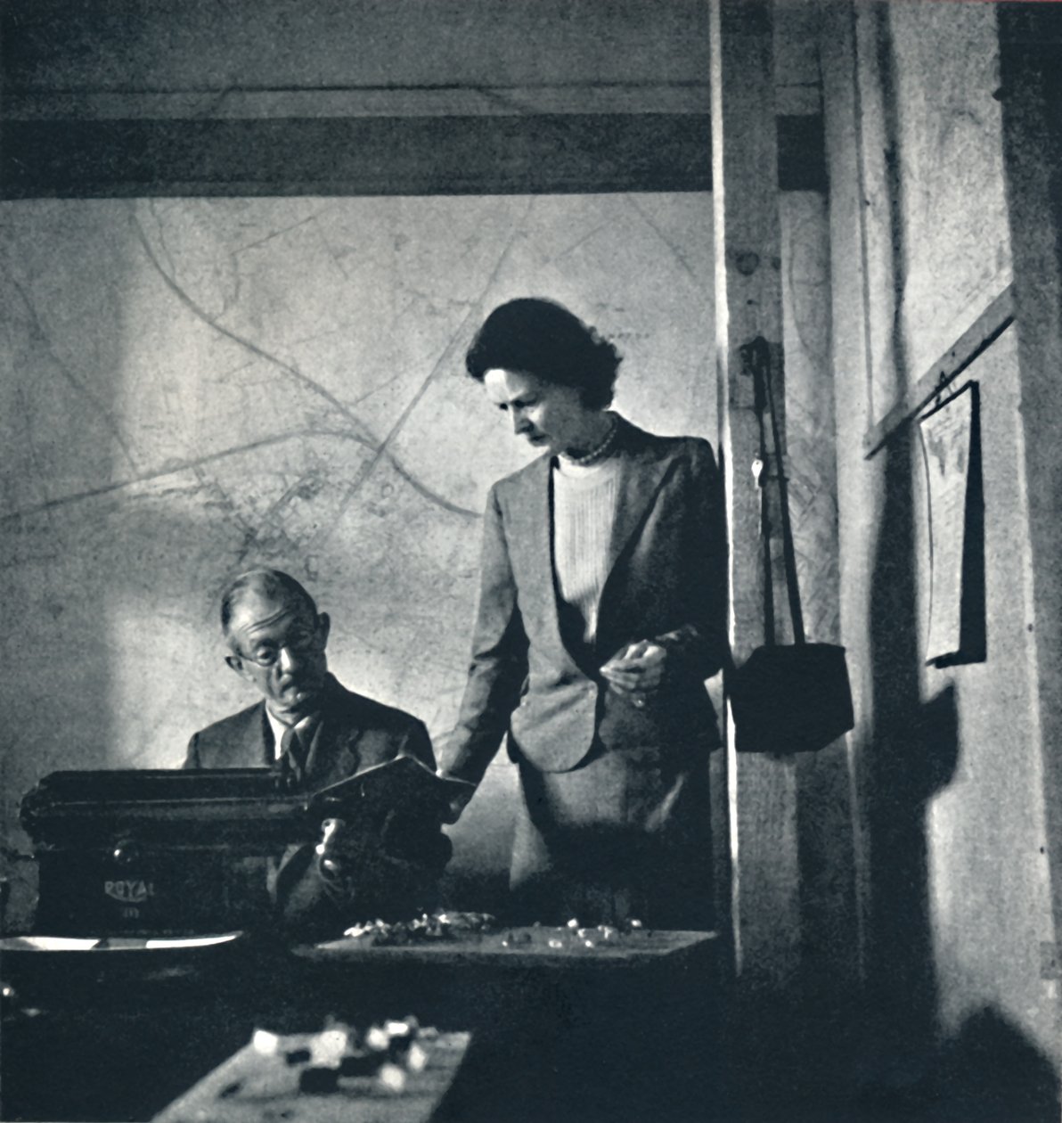 Toiminta täällä, 1941 tekijältä Cecil Beaton