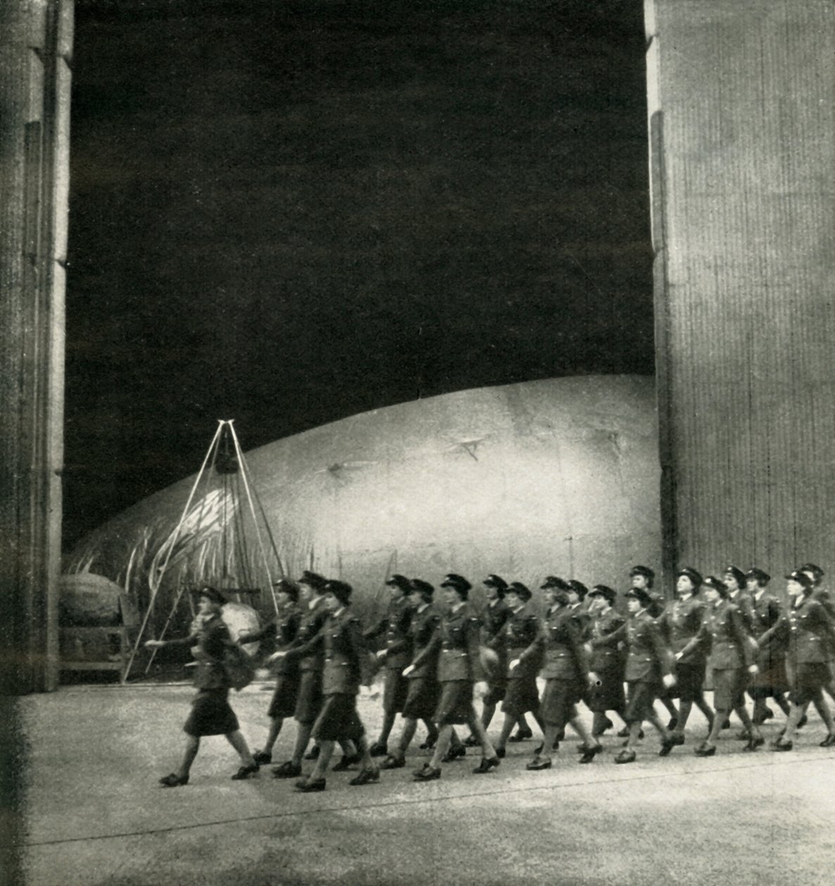 A Balloon Centressä, vuodelta 1943. tekijältä Cecil Beaton