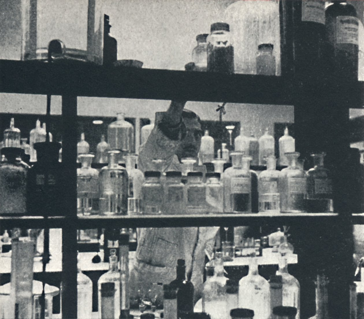 Kokeellinen laboratorio: lentokonetehdas, 1941 tekijältä Cecil Beaton