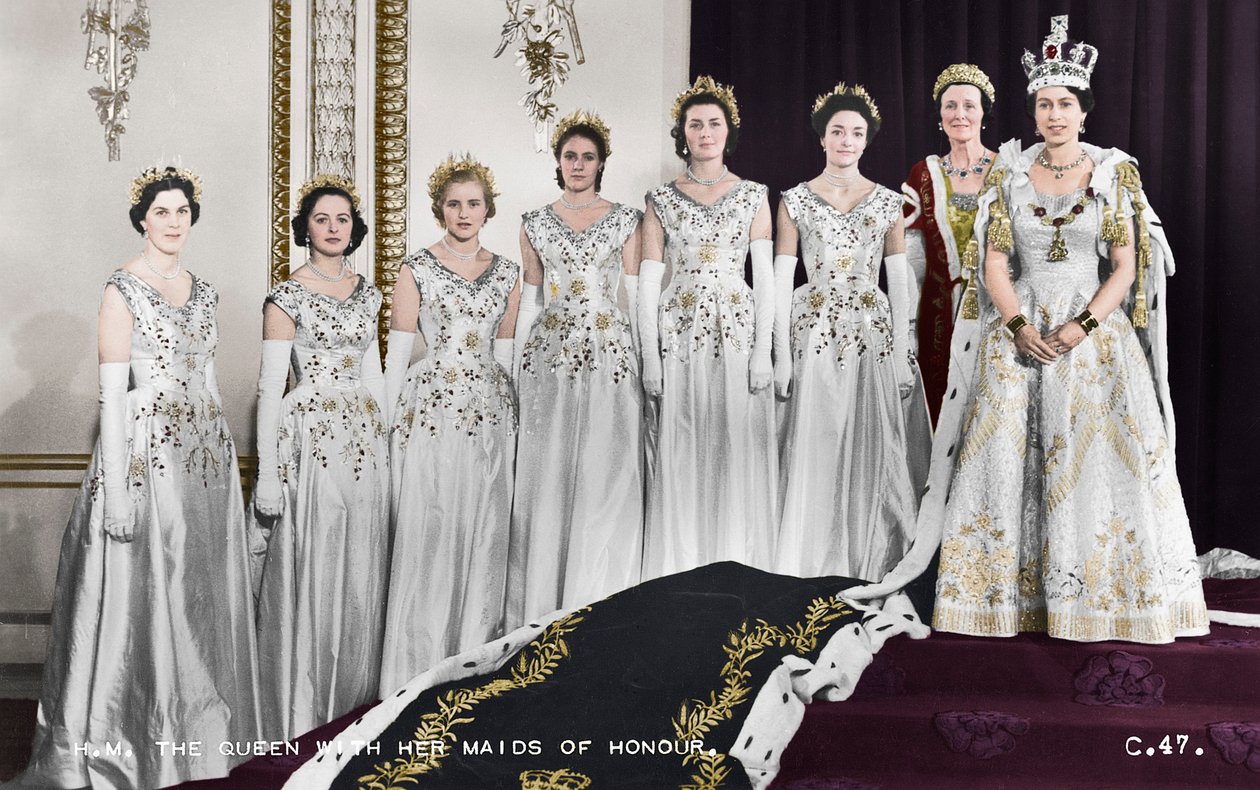 HM:n kuningatar Elisabet II ja hänen Maids of Honour, kruunajaiset, 2. kesäkuuta 1953 tekijältä Cecil Beaton
