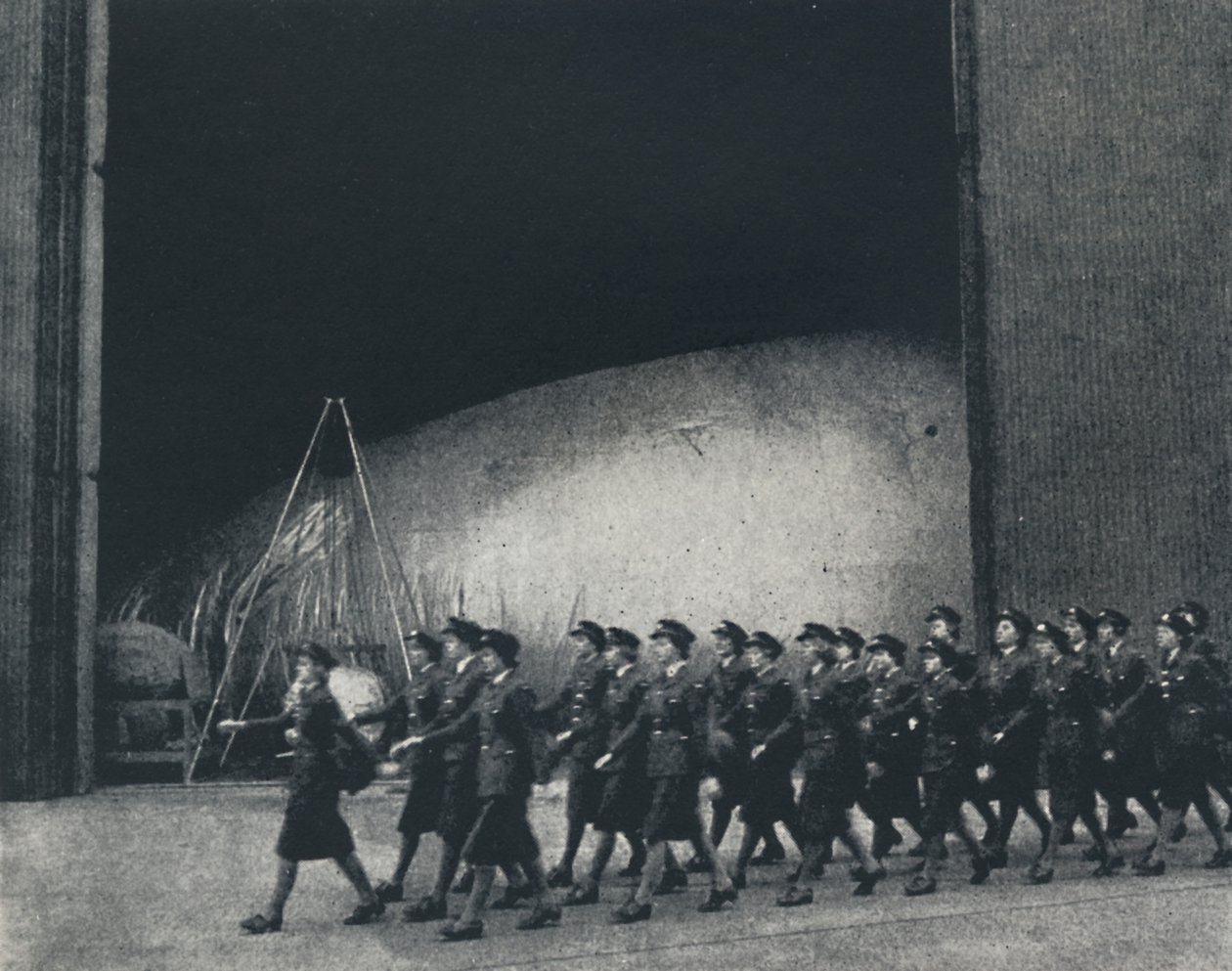 Viimeinen maaliskuu 1941 tekijältä Cecil Beaton