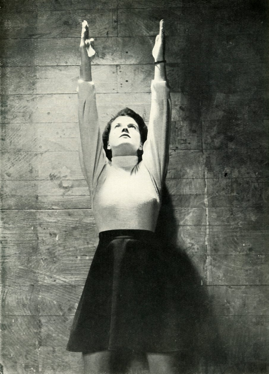 P.T. Kouluttaja, 1943. tekijältä Cecil Beaton