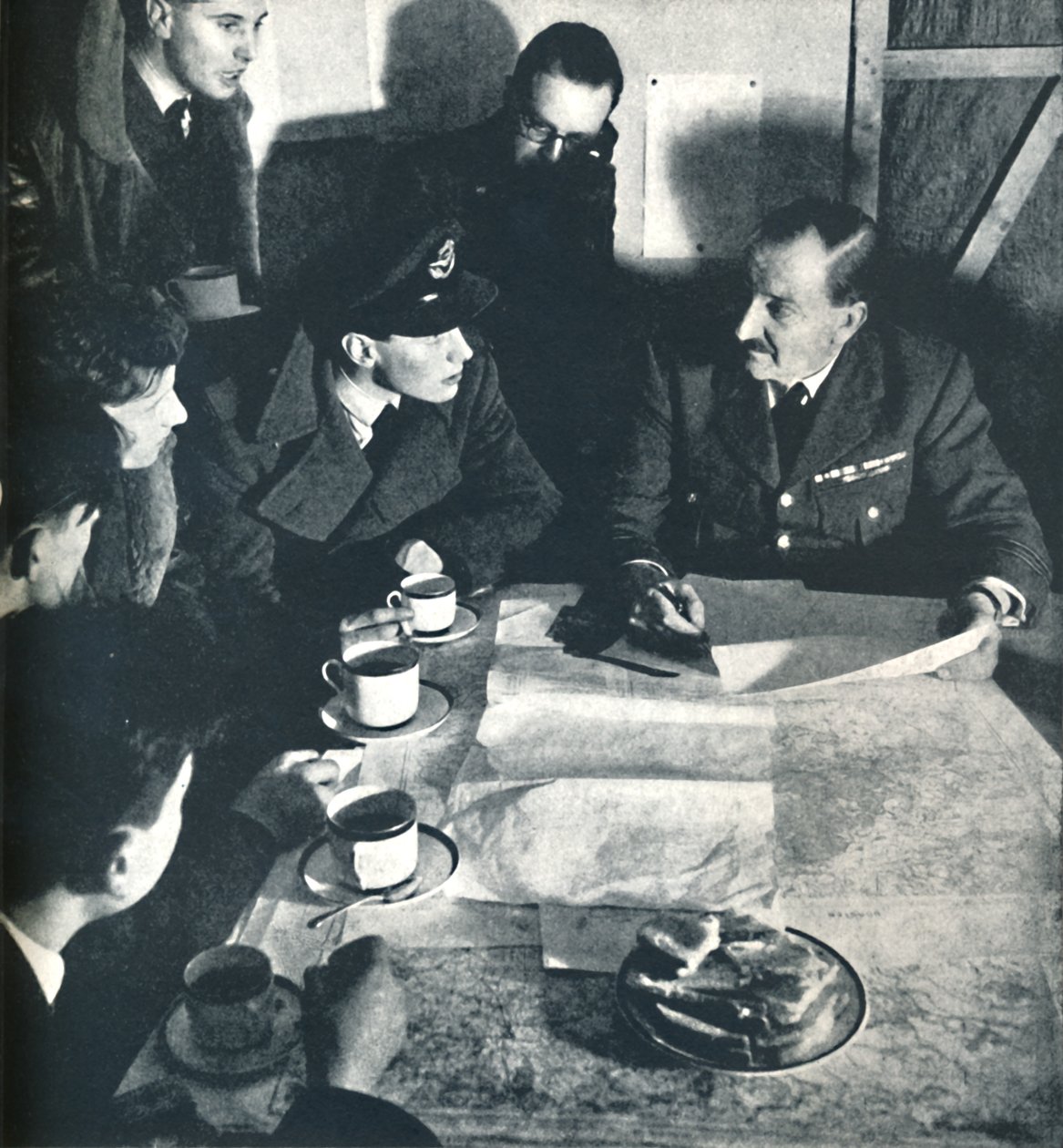 Paluu: kuulustelu, 1941 tekijältä Cecil Beaton