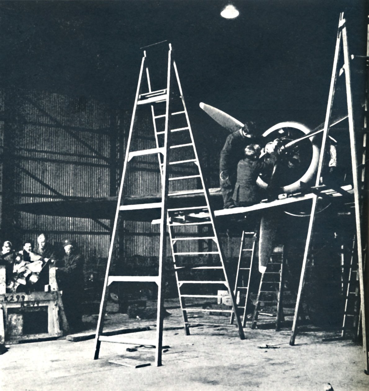 Maamiehistön työtä ei koskaan tehty, 1941 tekijältä Cecil Beaton