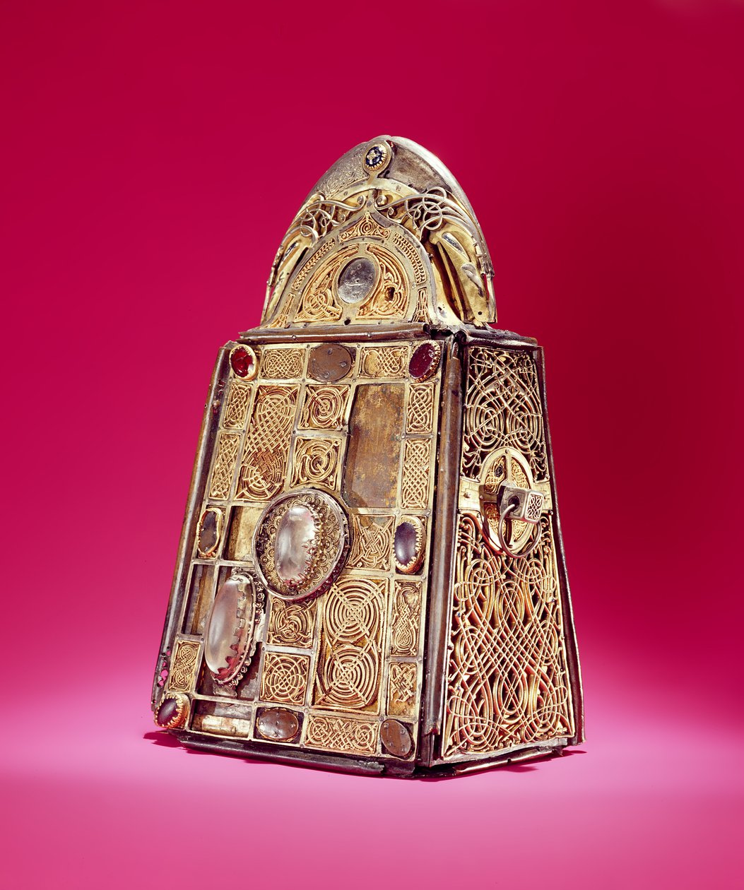 Pyhän Patrikin kello, Armaghista, Irlannista, n. 1100 (pronssia, hopeaa ja kultaa, filigraanista kristallia ja lasia) (ks. myös 344383). tekijältä Celtic