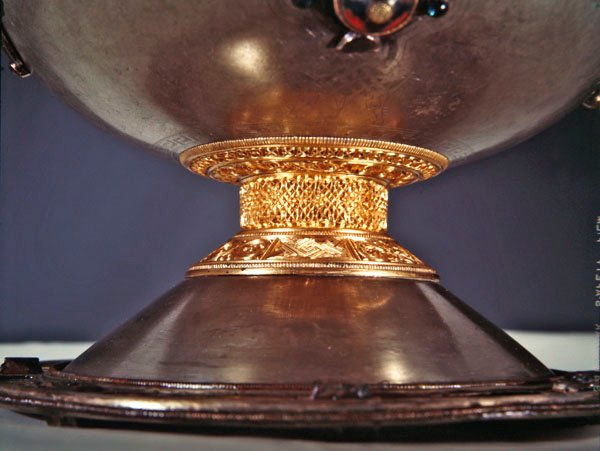 Ardagh Chalice, Reerasta, Limerickin kreivikunta (hopeaa hopeakullauksella, emali, messinki ja pronssi) (228699:n yksityiskohta) tekijältä Celtic