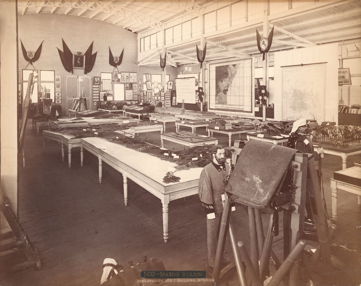 Espanjan hallituksen rakennuksen sisätilat 100-vuotisnäyttelyn espanjalaisessa osassa tekijältä Centennial Photographic Co.