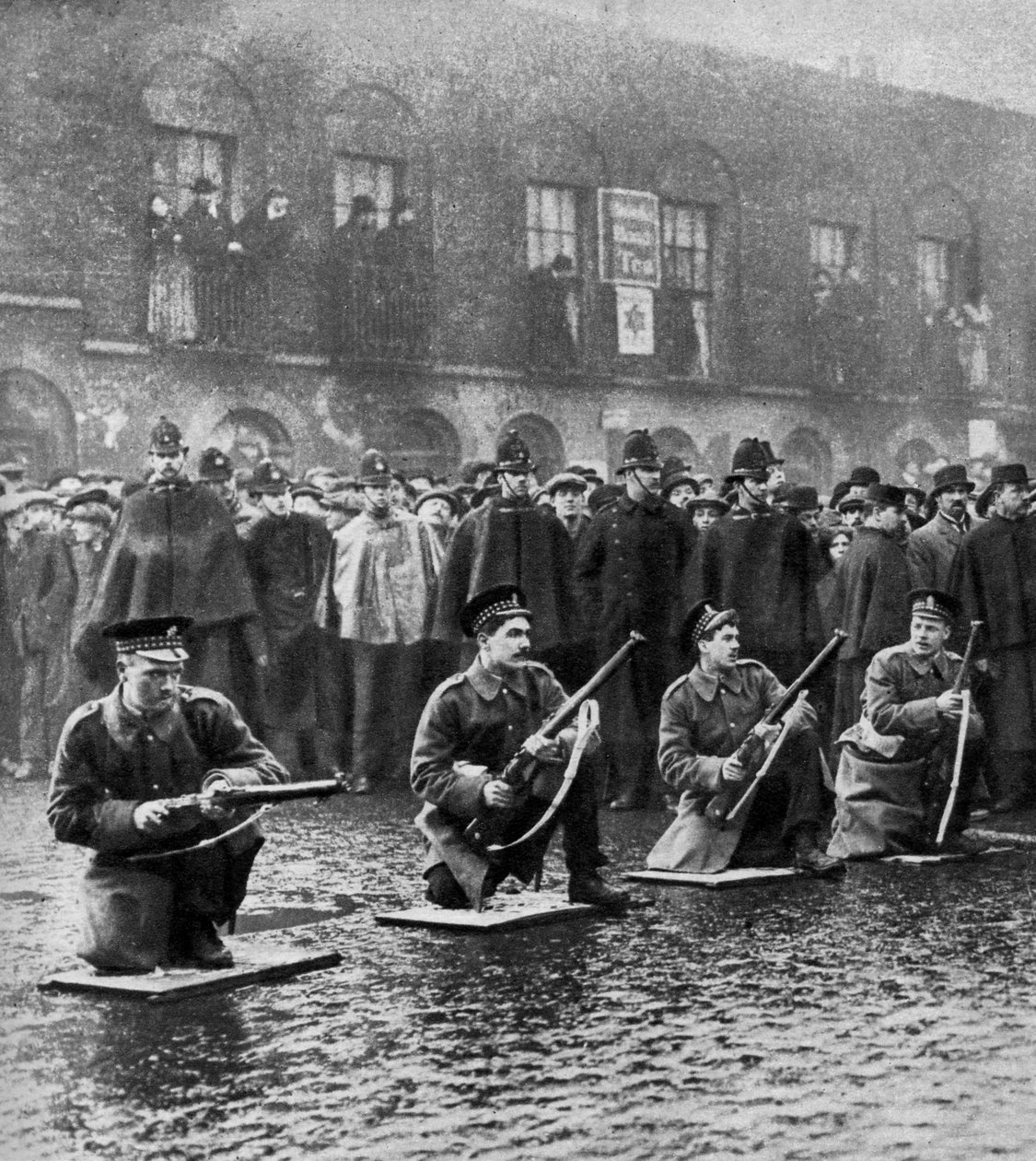 Standoff Sidney Streetillä, Stepneyssä, Lontoossa, 3. tammikuuta 1911 1937. tekijältä Central Press