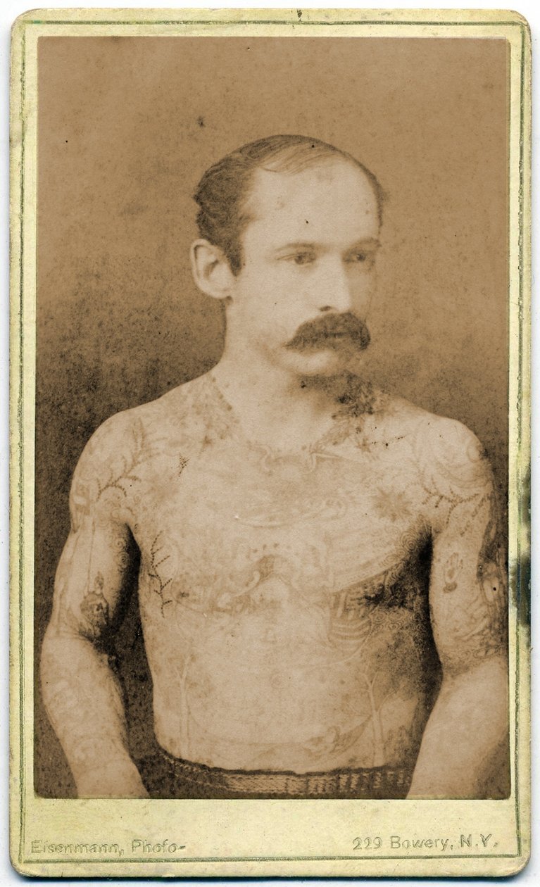 Tatuoidun miehen kaappikortti, n.1899 tekijältä Charles Eisenmann
