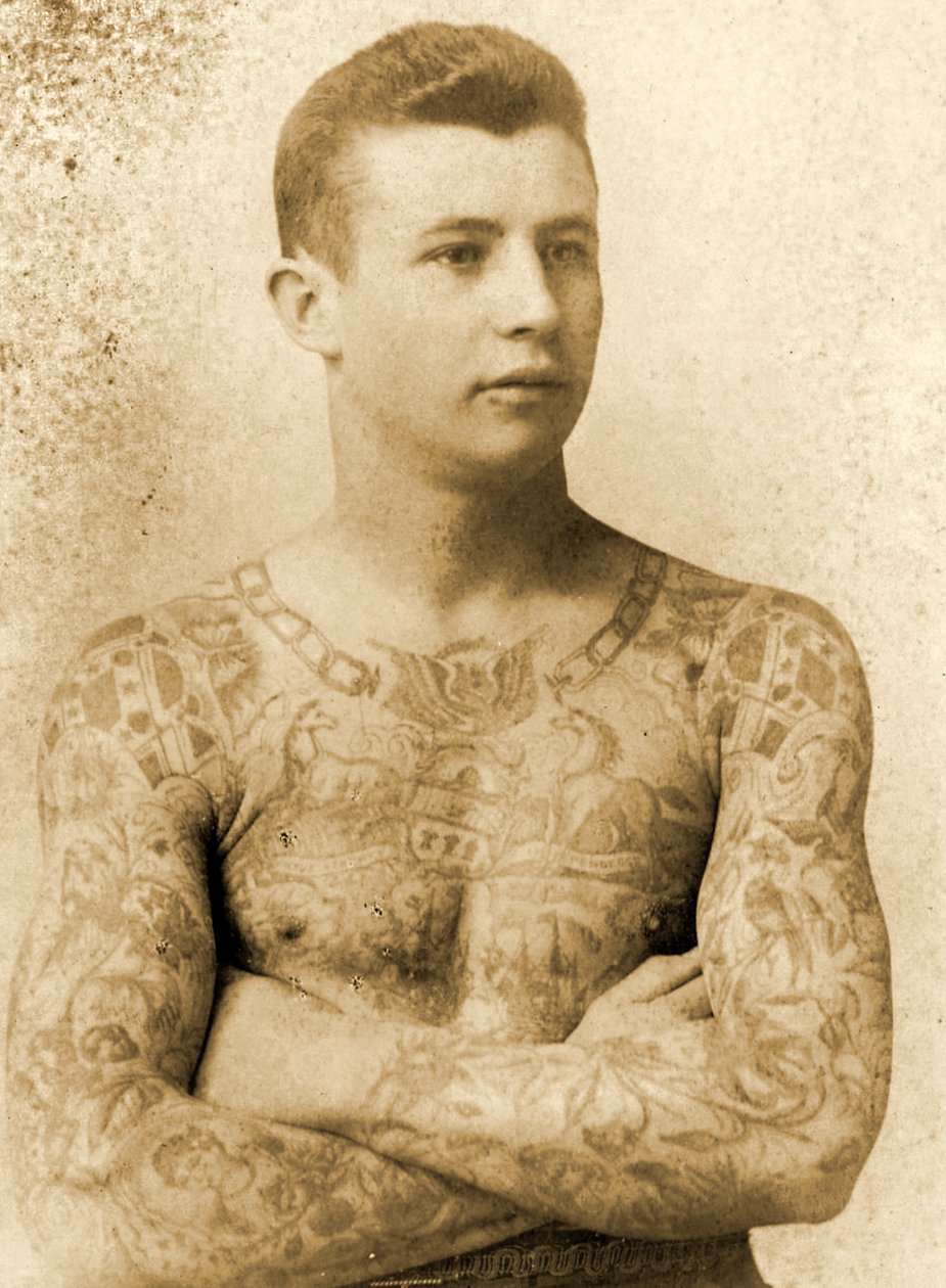 Muotokuva tatuoidusta miehestä tekijältä Charles Eisenmann