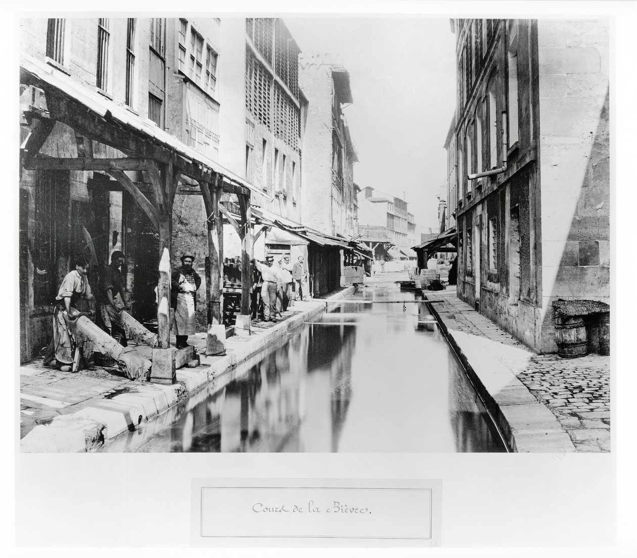 Bievren kurssi Pariisissa nahkatehtaiden kanssa, 1858-78 tekijältä Charles Marville