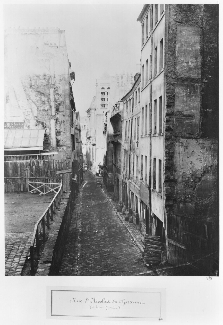 Rue Saint-Nicolas-du-Chardonnet, Traversine-kadulta, Pariisi, 1858-78 tekijältä Charles Marville