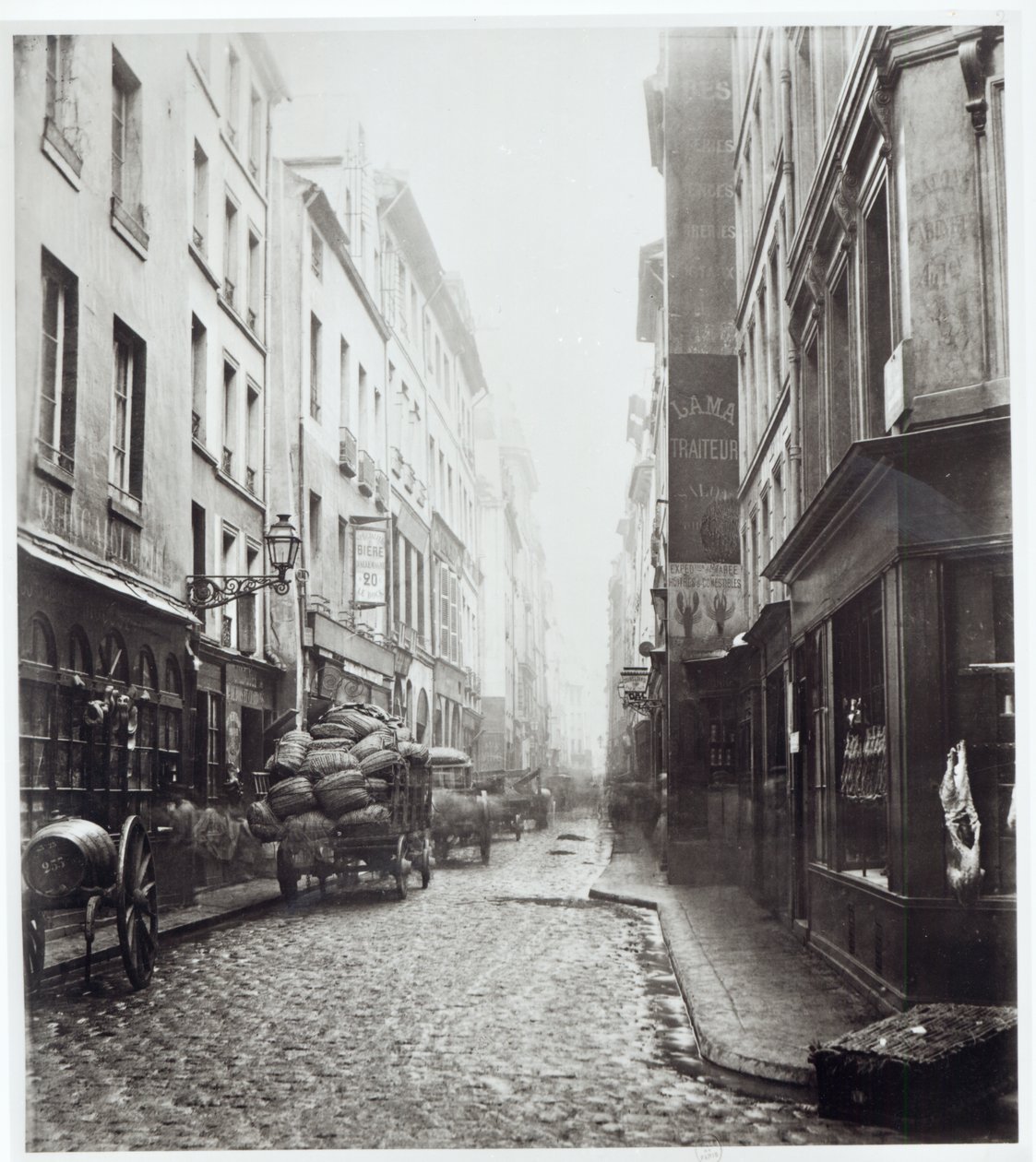 Rue de la Grande Truanderie, rue Montorgueililta, Pariisi, 1858-78. tekijältä Charles Marville